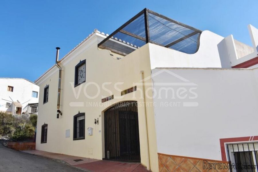 NEW & EXCLUSIVE LISTING TO VOSS HOMES - A, large (207m2)..