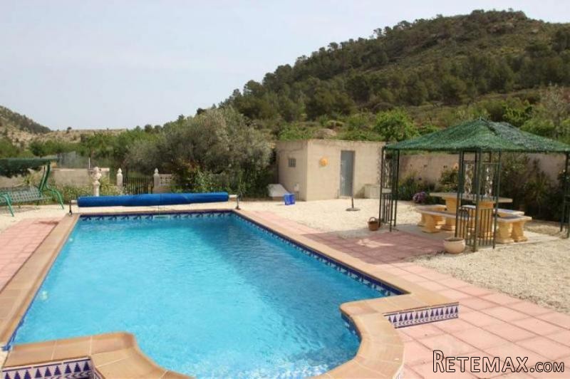 Country house near Monovar with stables.. - 2