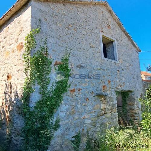 Hvar, Dol, kamena kuća 122 m2