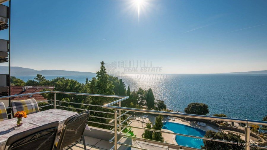 Penthouse u gradu Krku! Prvi red do mora!Tražena lokacija! - 2