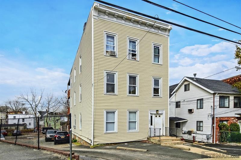 5 bedroom Flat For Sale: 264 S..