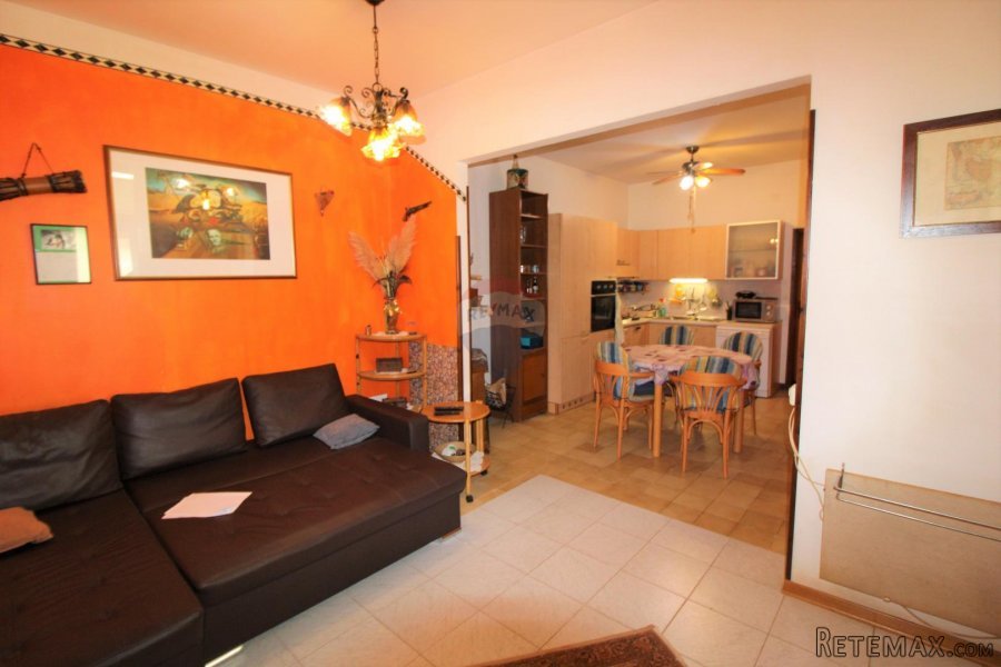 Rovinj,odličan stan s puno dnevnog svjetla 70m2 u blizini pa