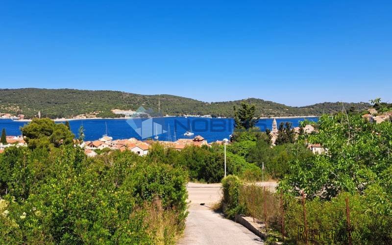 Vis, građ. zemljište 960 m2