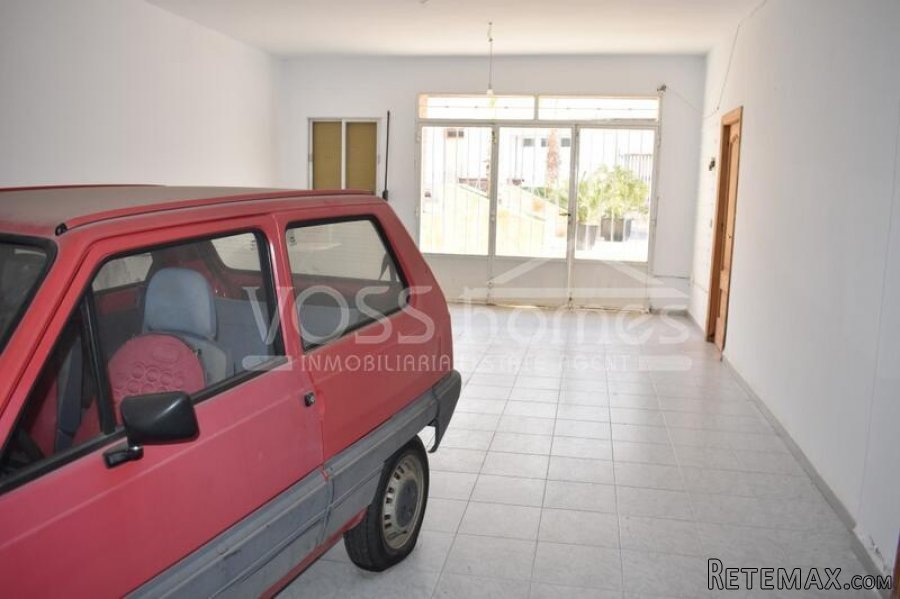 NEW LISTING - Attractive, traditional Spanish 2 storey.. - 4