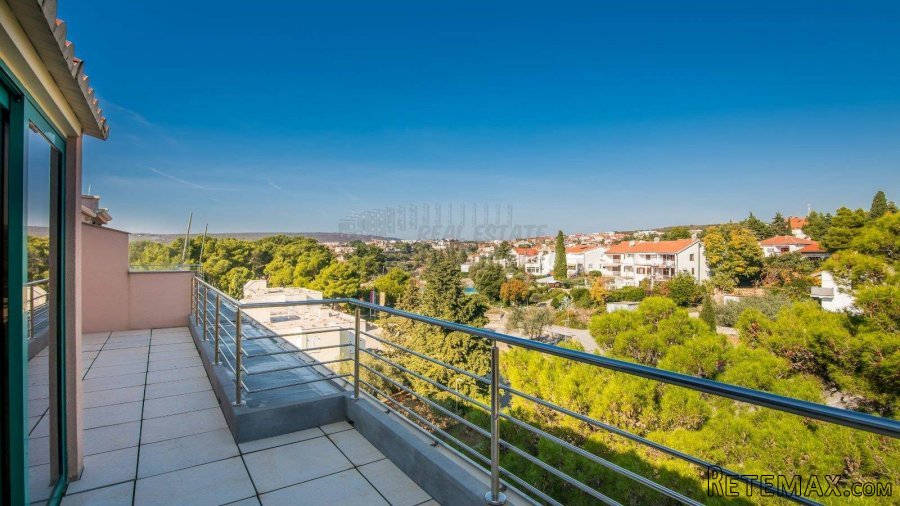 Penthouse u gradu Krku! Prvi red do mora!Tražena lokacija! - 4