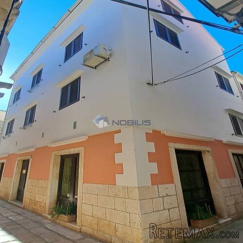 Kuća 252 m2 u centru Visa