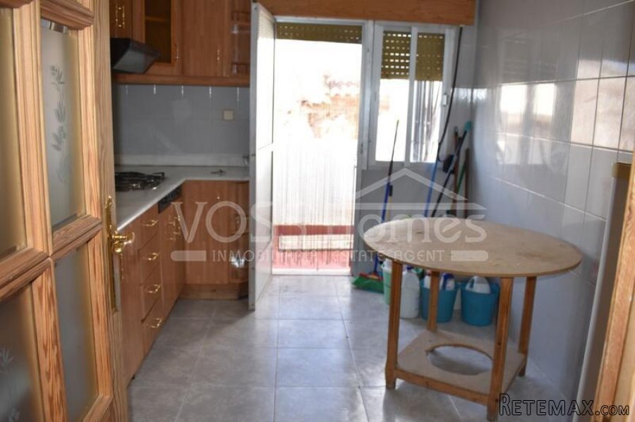 NEW LISTING - Attractive, traditional Spanish 2 storey.. - 7