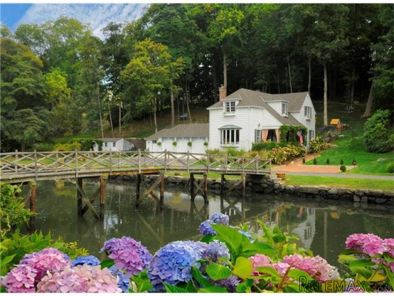 3 bedroom House For Sale: 31 MEADOW.. - 2