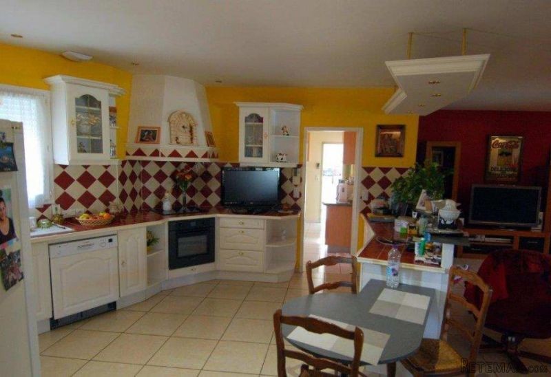 4 Bedrooms Villa with Pool For Sale - 2
