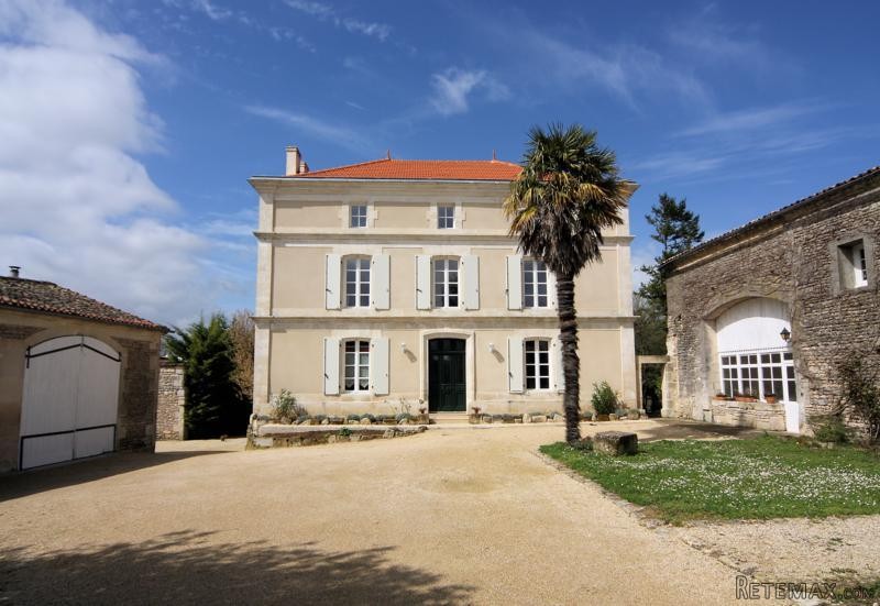 Elegant Renovated Maison De Maitre And..