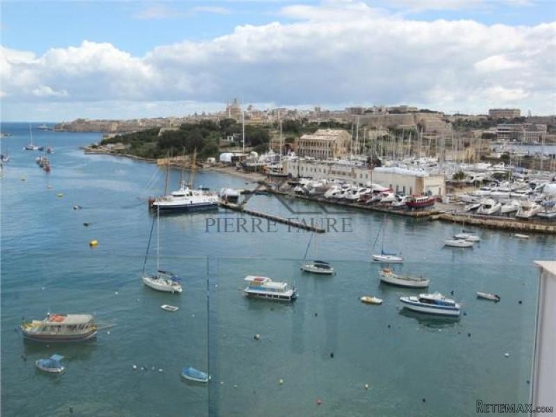 Penthouse - Gzira