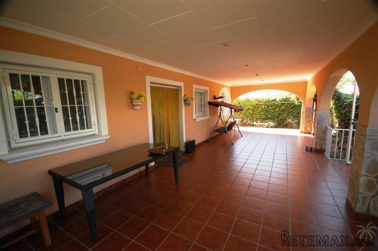 Villa in Denia, located 400m to the beach and 12.5 km to.. - 3
