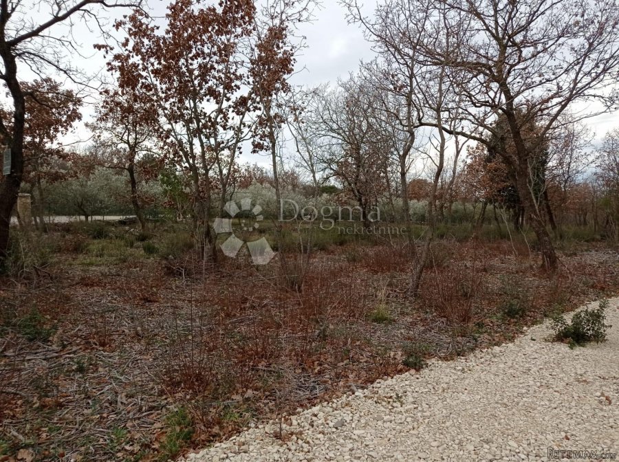 Zemljište na lijepoj lokaciji 2km od mora - 3
