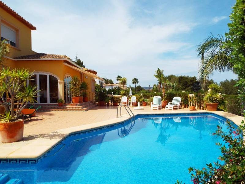 Very nice 3 bedroom villa with all..