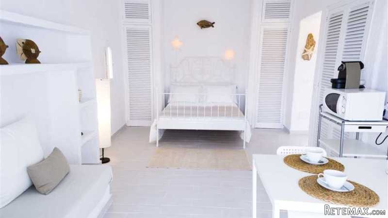 Beautiful studio flat with garden - 2