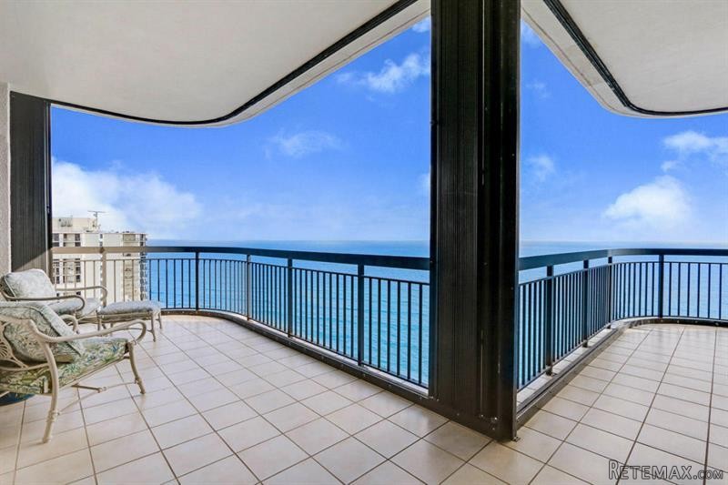 3 bedroom Residence For Sale: Singer..