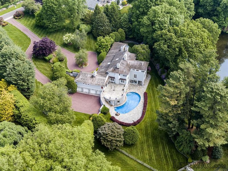 6 bedroom House For Sale: 3 Lauder Way..