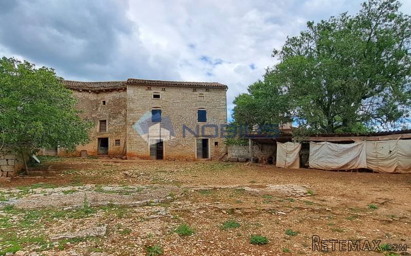 Cukrići, dvije stare kamene kuće 212 m2 sa 650 m2 okućnice