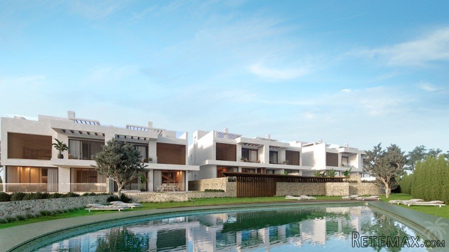Located on the 8th hole of the Cabopino Golf club in.. - 2