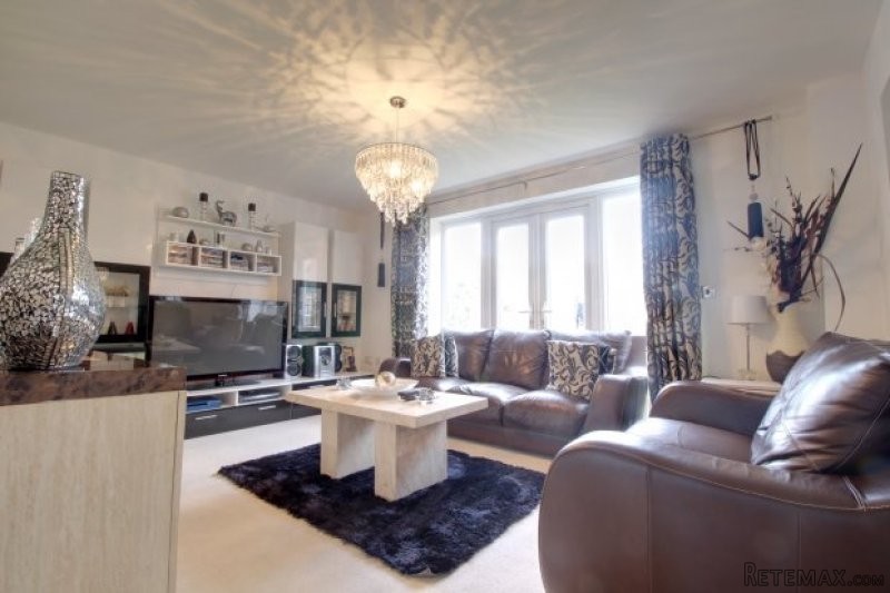4 bedroom, Detached House house for sale - 2