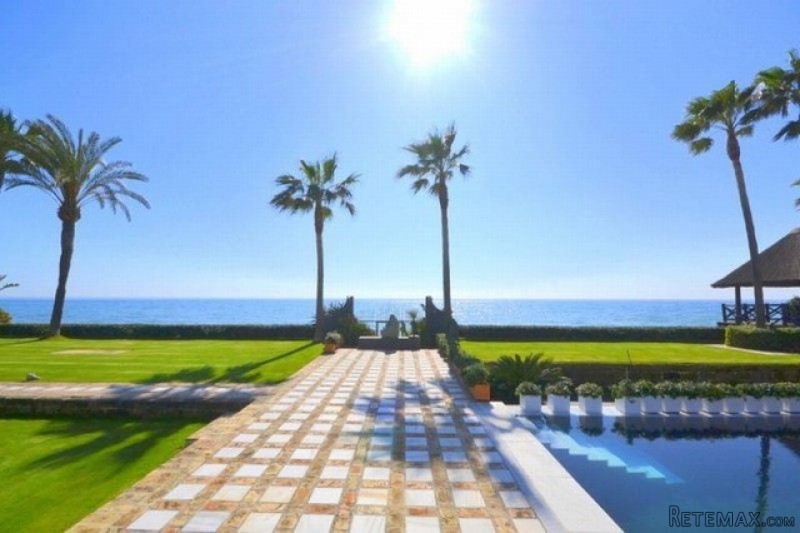 Detached Villa for sale Los Monteros..