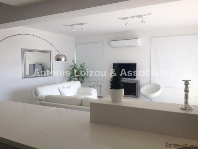 2 Bed Top floor Modern Apartment in..