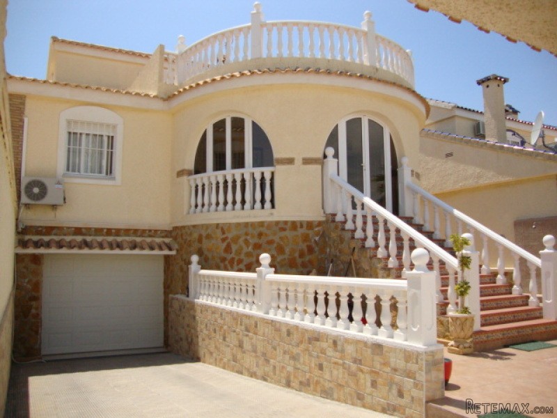 4 Bedrooms - Villa - Alicante - For Sale