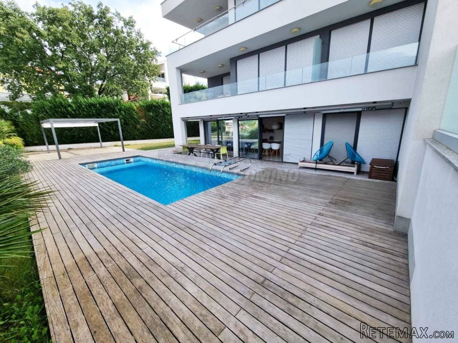 Apartman s velikom okućnicom i bazenom! - 9