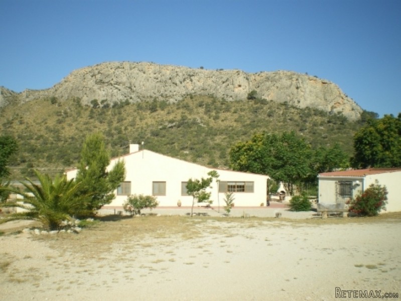 Sax - Country Housefor Sale -Ref: Js 566