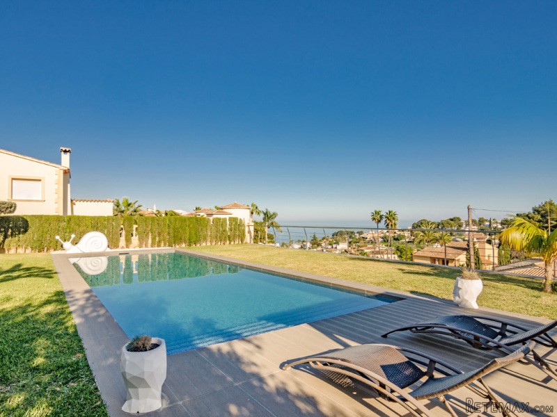 4 Bedrooms - Villa - Alicante - For Sale