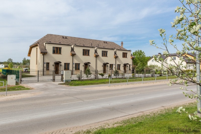 Cozy Apartment In A Townhouse, Pinki..