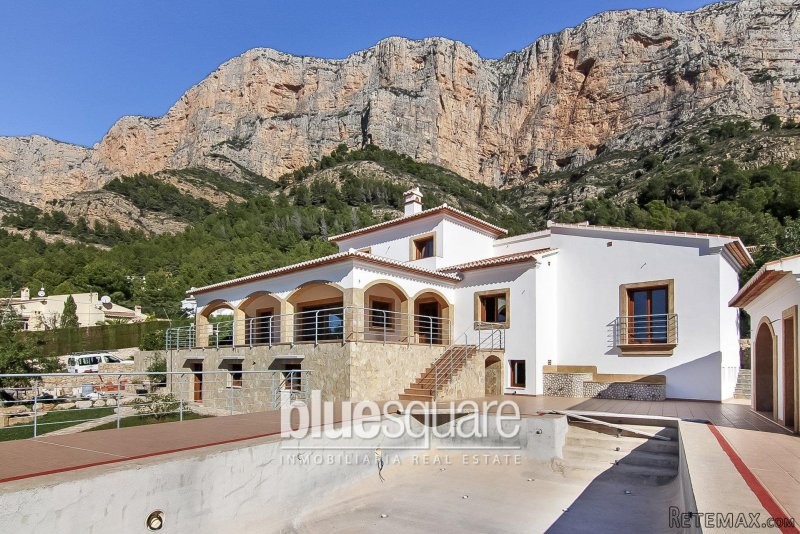 Large 7 bedroom villa under..