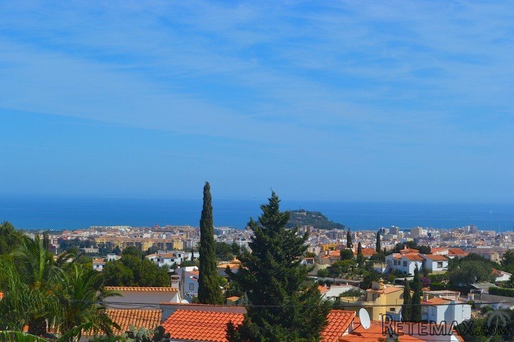 Spacious single storey villa with superb sea views and.. - 2