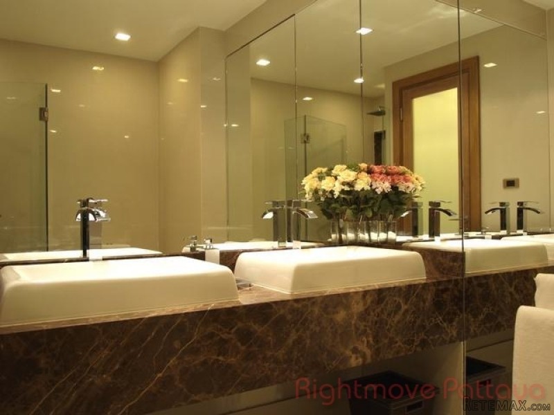 1 Bedroom Condo for sale in Pratumnak -.. - 2
