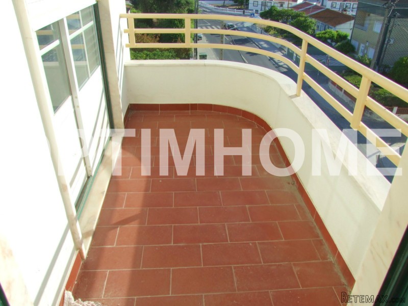 3 Bedrooms Flat For Sale - Santarem - 2