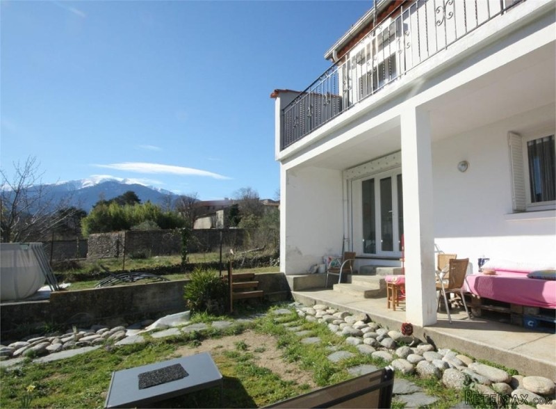 Charming Modern Villa With Garden..