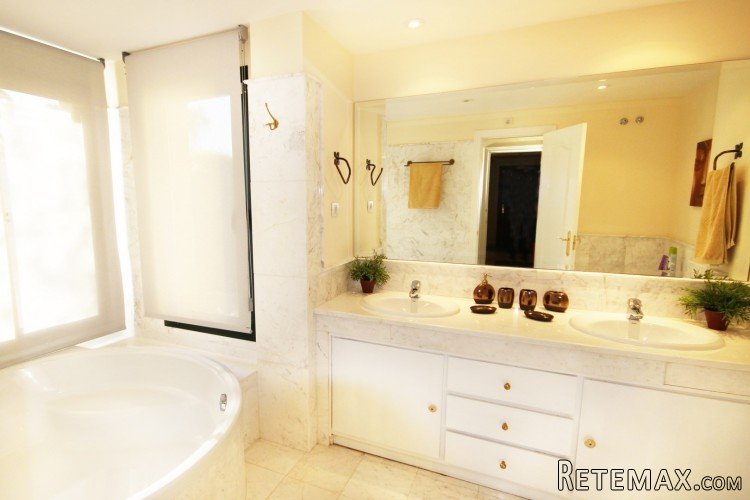 Stunning el Campanario garden apartment newly re decorated..