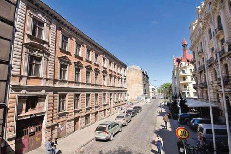 Building In Prestigious Part Of Riga..