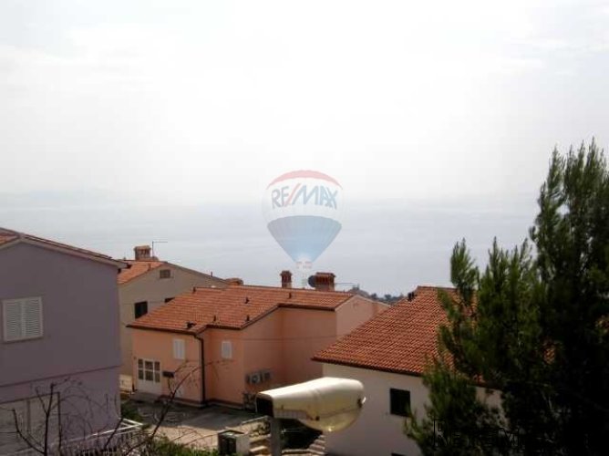 Dvoetažni stan u Rapcu s pogledom na more - 2