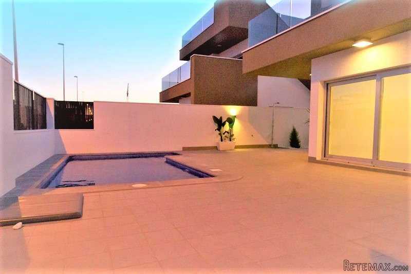 Gorgeous 3 Bedrooms Detached Villas..