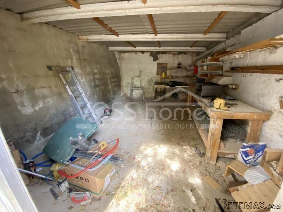 NEW & EXCLUSIVE LISTING FOR VOSS HOMES - A recently.. - 11