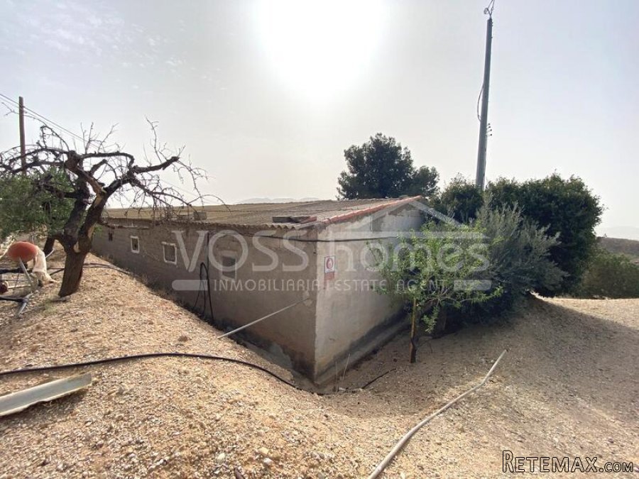 RUSTIC LAND for sale which has a large 400m2 work shop.. - 11