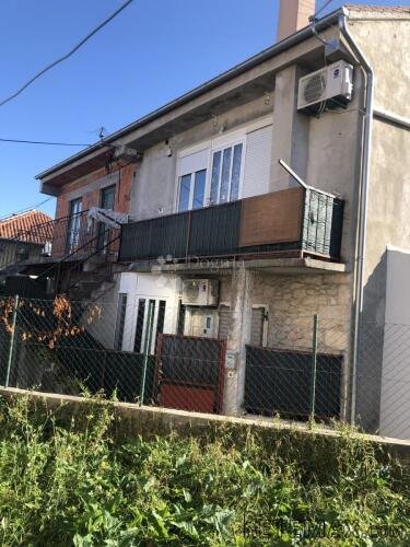 Kuća s potencijalom 200m od mora - 2