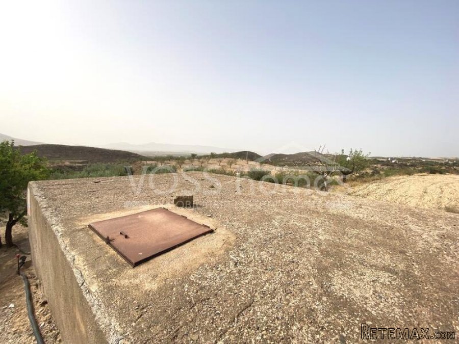 RUSTIC LAND for sale which has a large 400m2 work shop.. - 12