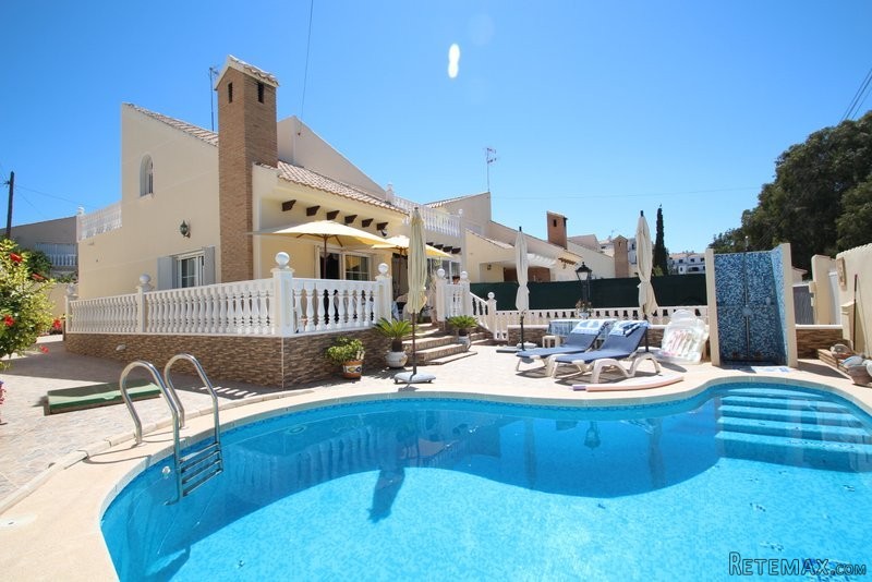 4 Bedrooms - Villa - Alicante - For Sale