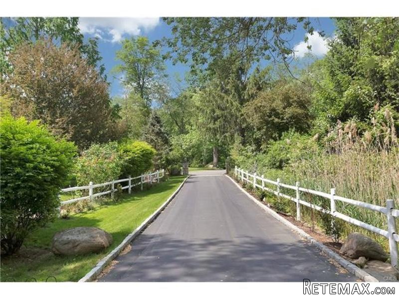 5 bedroom House For Sale: 54 BUD LANE.. - 2