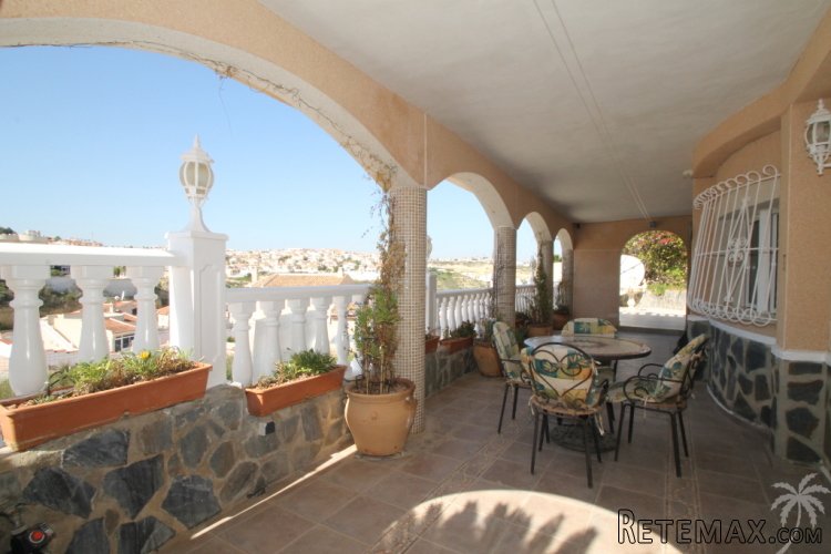 This beautiful, traditional-style villa is located near the.. - 3