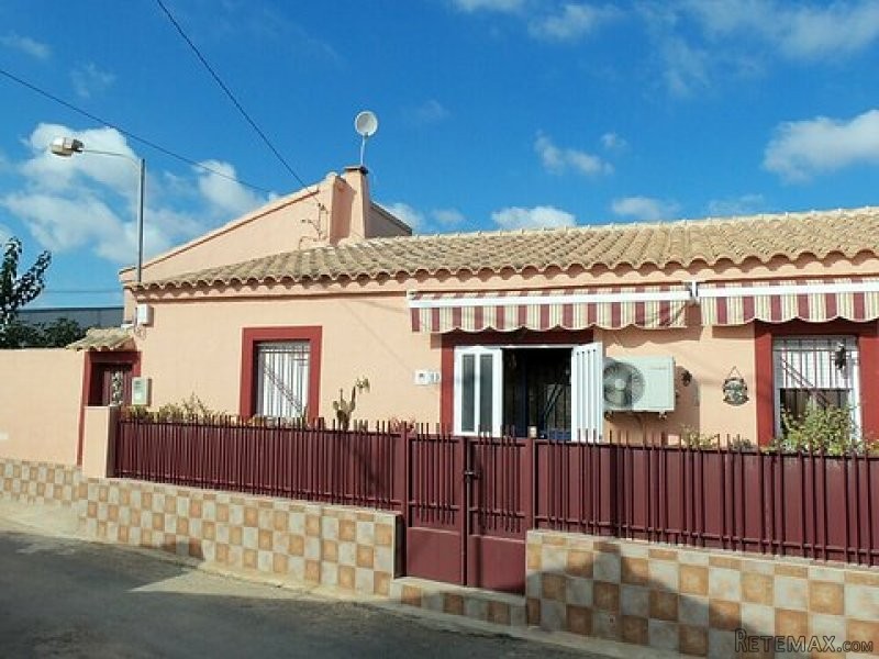 URGENT SALE REQUIRED - 4 BED SPANISH..