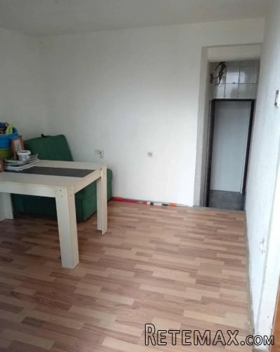 Prodajem kucu u Surcinu - 14