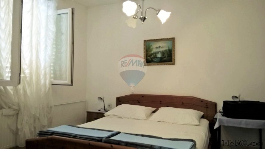 Poreč, kuća sa apartmanima, 300m od mora! - 2